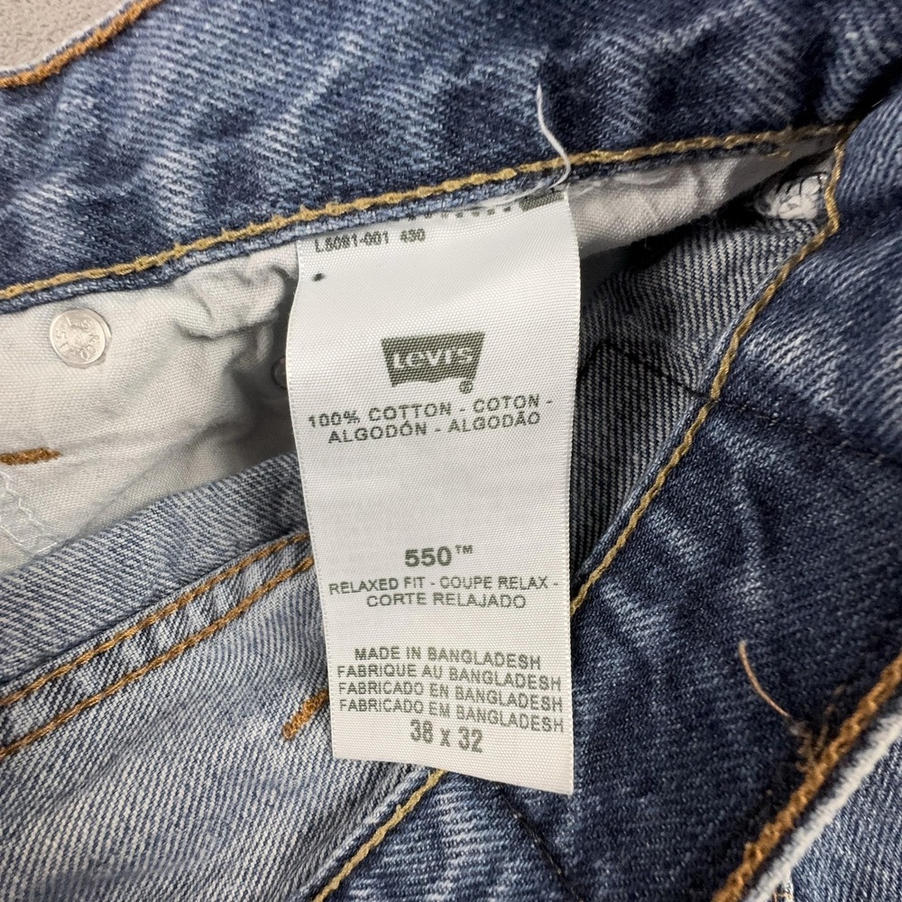VTG Levis 550 Jeans Men 37x31 Blue Relaxed Fit Tapered Leg Denim Medium Wash Y2K - Picture 11 of 11